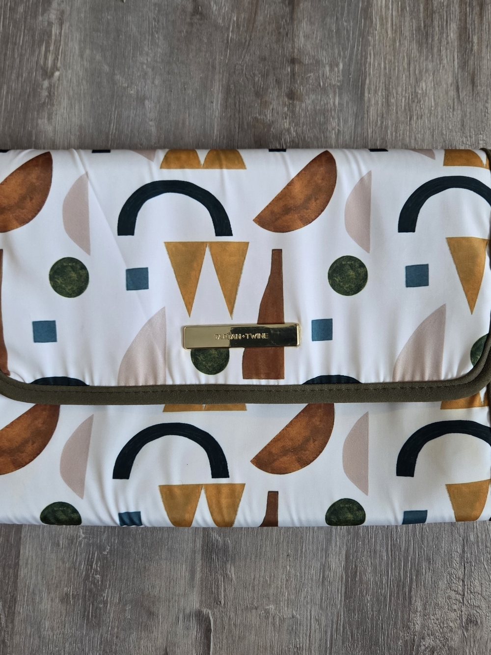 Tartan + Twine Hanging Valet Travel Organizer – Autumn Flash Pattern